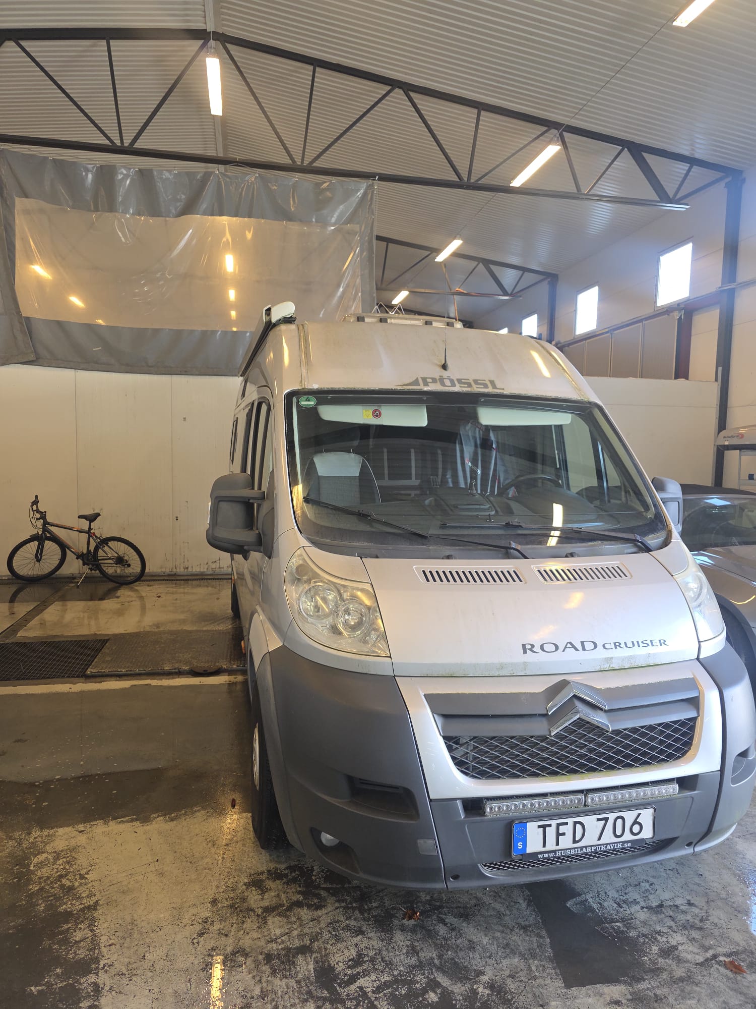Husbil behandlad i verkstadshallen i Limhamn